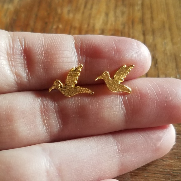 NWOT Gold Hummingbird Studs - Picture 6 of 7